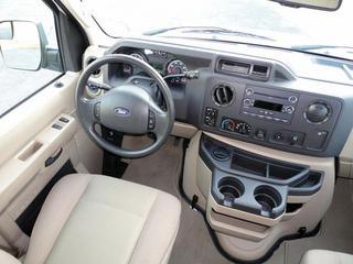 Ford Econoline Wagon 2011 photo 3