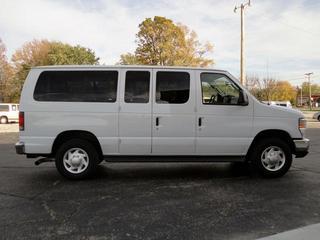 Ford Econoline Wagon 2011 photo 4