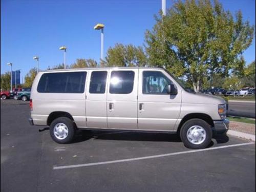 Ford Econoline Wagon 2011 photo 3
