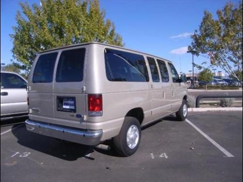 Ford Econoline Wagon 2011 photo 4