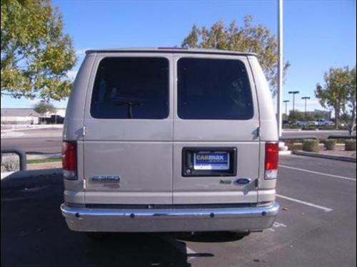 Ford Econoline Wagon 2011 photo 5