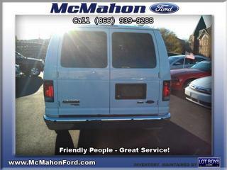 Ford Econoline Wagon 2011 photo 2