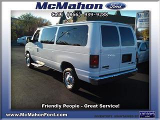 Ford Econoline Wagon 2011 photo 3