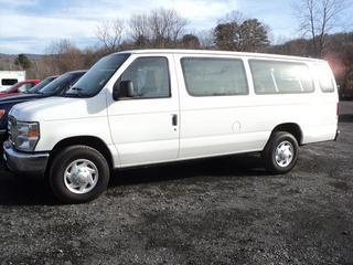 Ford Econoline Wagon 2011 photo 2