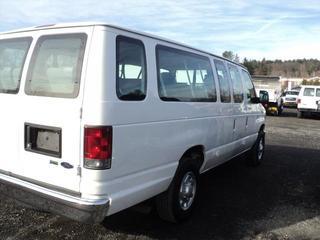 Ford Econoline Wagon 2011 photo 3