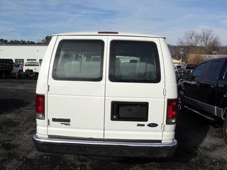 Ford Econoline Wagon 2011 photo 4