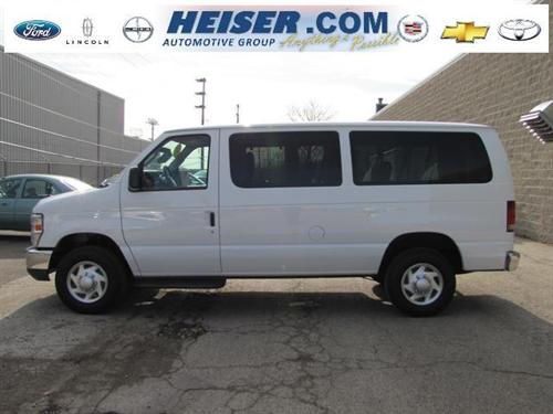 Ford Econoline Wagon 2011 photo 1