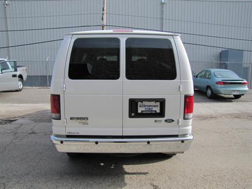 Ford Econoline Wagon 2011 photo 2