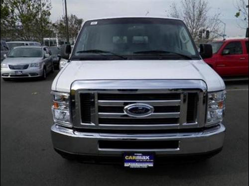 Ford Econoline Wagon 2011 photo 1