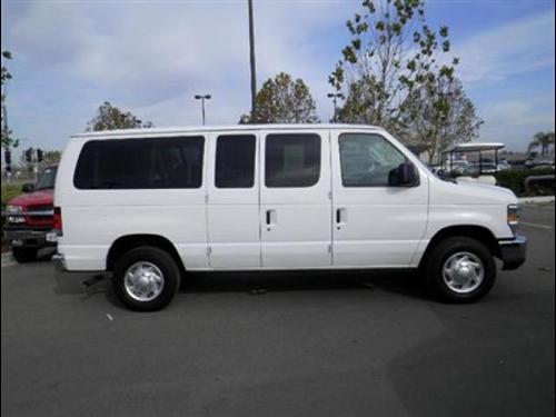 Ford Econoline Wagon 2011 photo 3