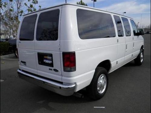 Ford Econoline Wagon 2011 photo 4