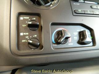 Ford Econoline Wagon 2011 photo 3