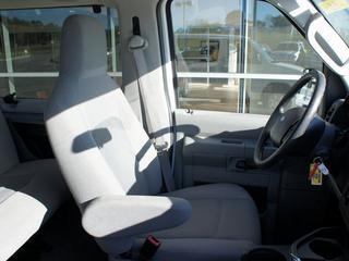 Ford Econoline Wagon 2011 photo 3