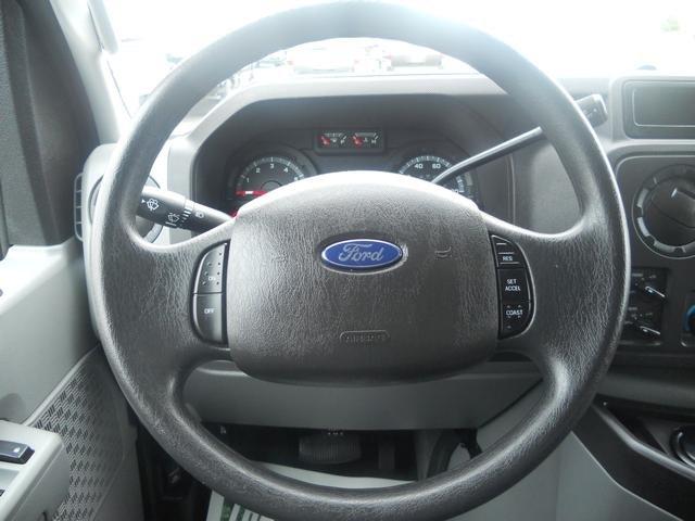 Ford Econoline Wagon 2011 photo 5