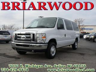 Ford Econoline Wagon 2011 photo 2