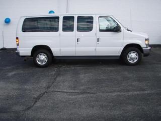 Ford Econoline Wagon 2011 photo 4