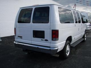 Ford Econoline Wagon 2011 photo 5
