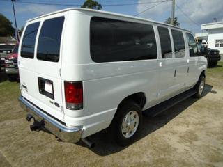 Ford Econoline Wagon 2011 photo 2