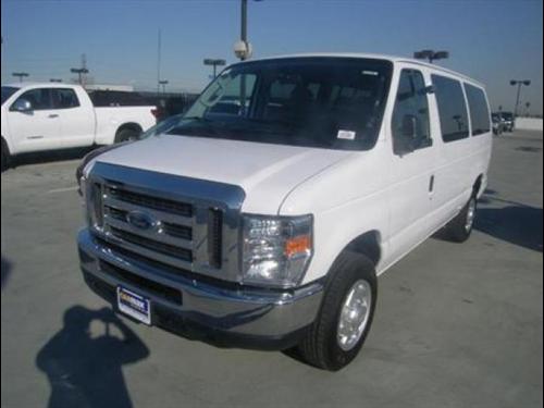 Ford Econoline Wagon 2011 photo 1