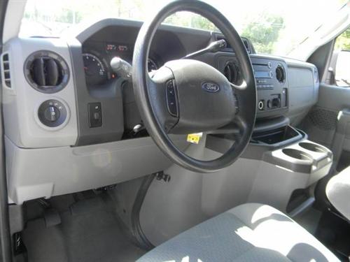 Ford Econoline Wagon 2011 photo 1