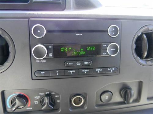 Ford Econoline Wagon 2011 photo 2