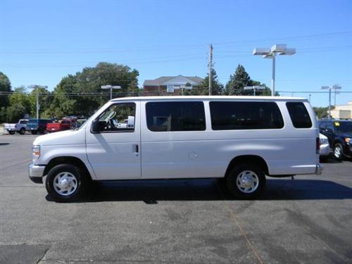 Ford Econoline Wagon 2011 photo 3