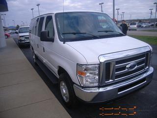 Ford Econoline Wagon 2011 photo 3