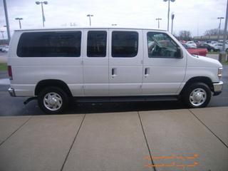 Ford Econoline Wagon 2011 photo 4