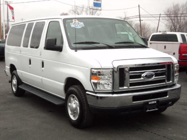 Ford Econoline Wagon 2011 photo 4