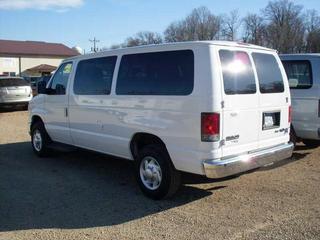 Ford Econoline Wagon 2011 photo 1