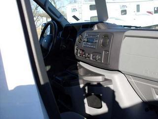 Ford Econoline Wagon 2011 photo 3