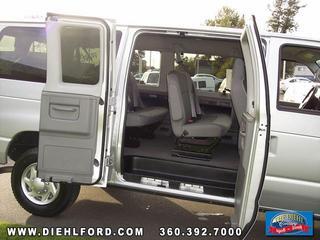 Ford Econoline Wagon 2011 photo 1