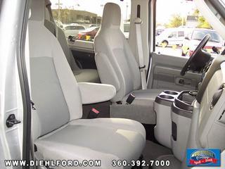 Ford Econoline Wagon 2011 photo 2