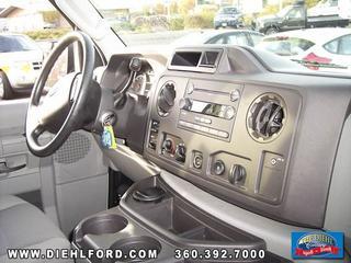 Ford Econoline Wagon 2011 photo 3