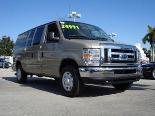 Ford Econoline Wagon 2011 photo 3