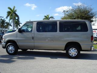 Ford Econoline Wagon 2011 photo 4