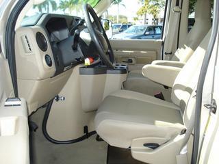 Ford Econoline Wagon 2011 photo 5