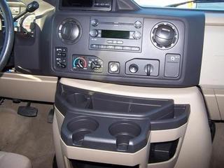 Ford Econoline Wagon 2011 photo 2