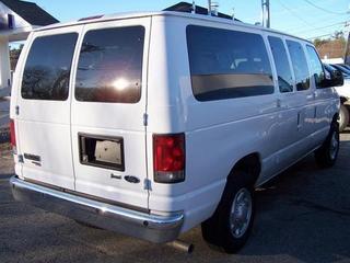 Ford Econoline Wagon 2011 photo 5