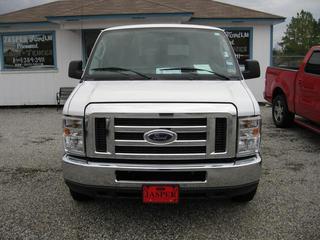 Ford Econoline Wagon 2011 photo 2