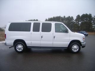 Ford Econoline Wagon 2011 photo 3