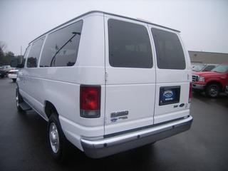 Ford Econoline Wagon 2011 photo 5