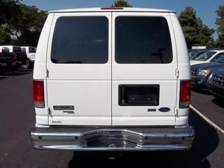 Ford Econoline Wagon 2011 photo 4