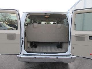 Ford Econoline Wagon 2011 photo 2