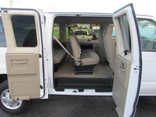 Ford Econoline Wagon 2011 photo 3