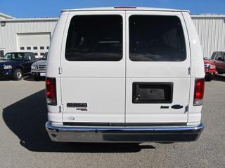 Ford Econoline Wagon 2011 photo 3