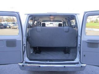 Ford Econoline Wagon 2011 photo 2