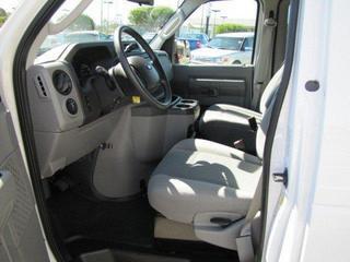Ford Econoline Wagon 2011 photo 2
