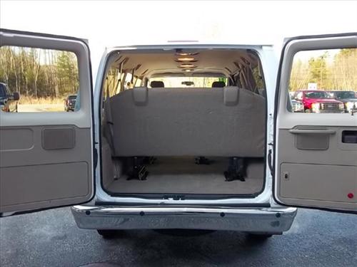 Ford Econoline Wagon 2011 photo 5