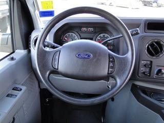 Ford Econoline Wagon 2011 photo 2